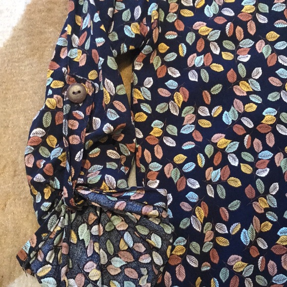 Gorgeous handmade leafy blouse - Picture 2 of 8